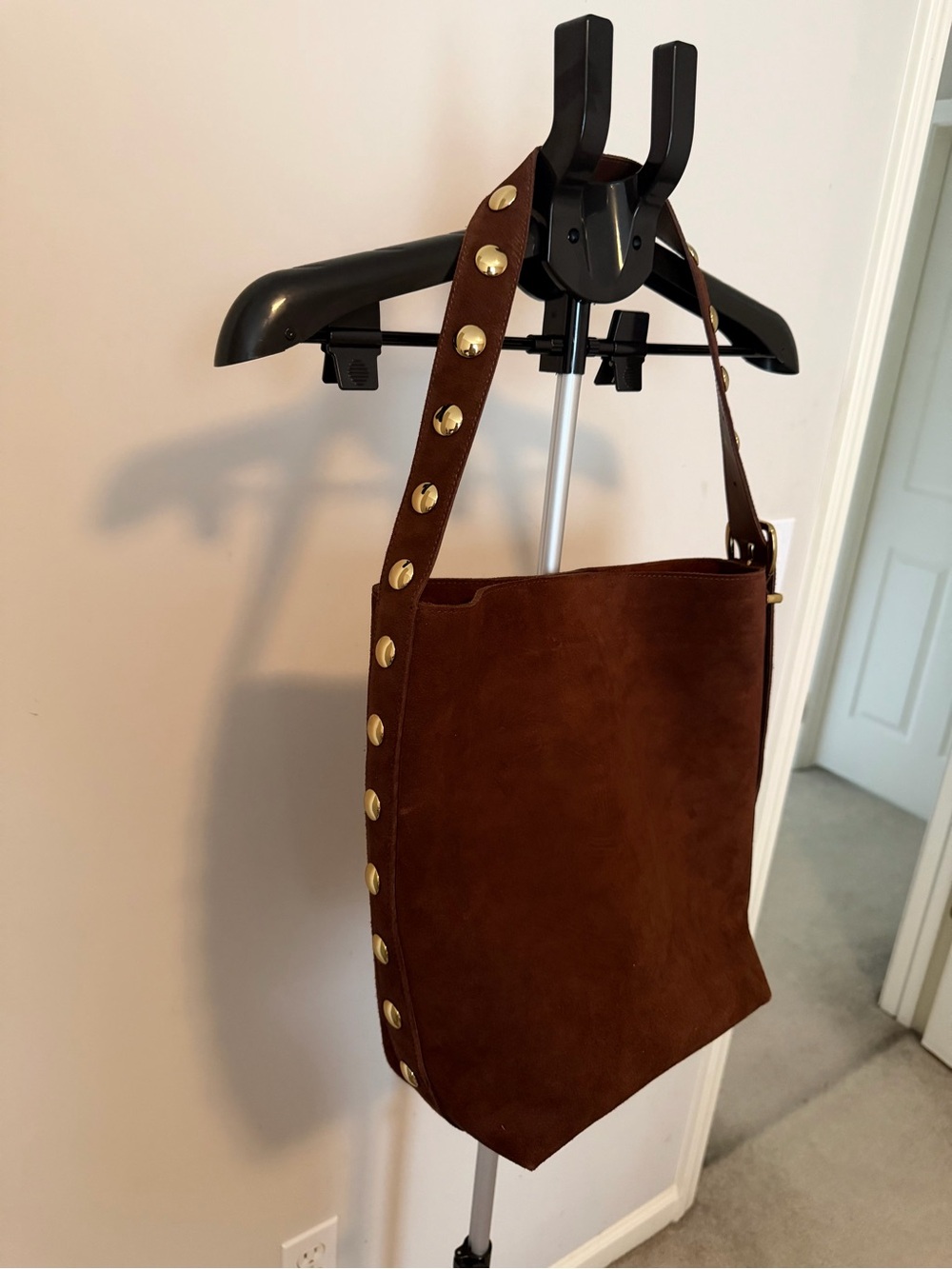 Madewell The Essential Bucket Tote Mahogany Suede with Gold Stud Strap - Picture 4 of 9